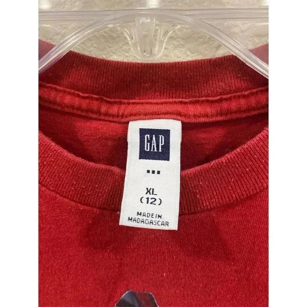 Red Holiday Graphic Crew Neck t-shirt Winter Theme youth size 12 Gap snowman
